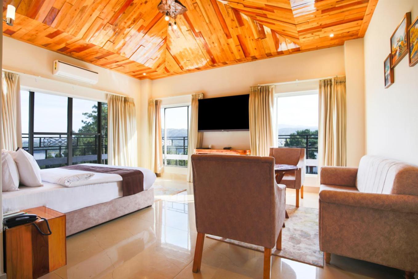 La Nicholas Lake View By Summit Hotels Shillong Buitenkant foto