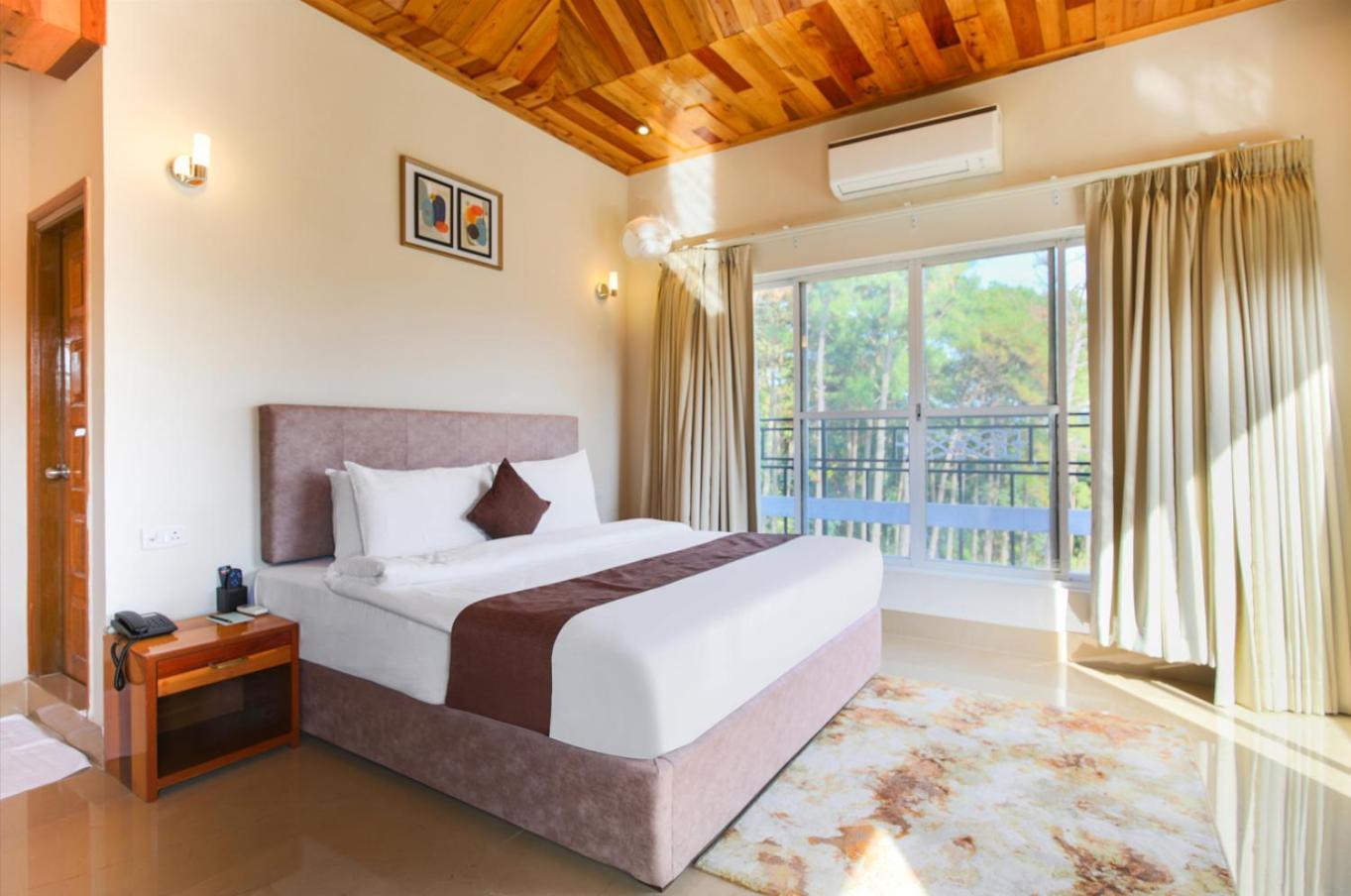 La Nicholas Lake View By Summit Hotels Shillong Buitenkant foto