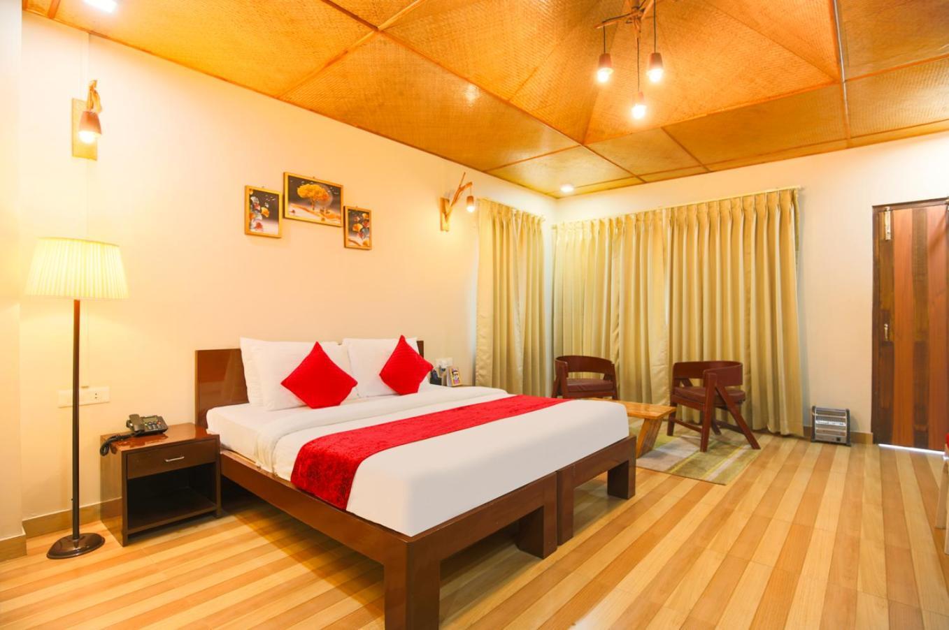 La Nicholas Lake View By Summit Hotels Shillong Buitenkant foto