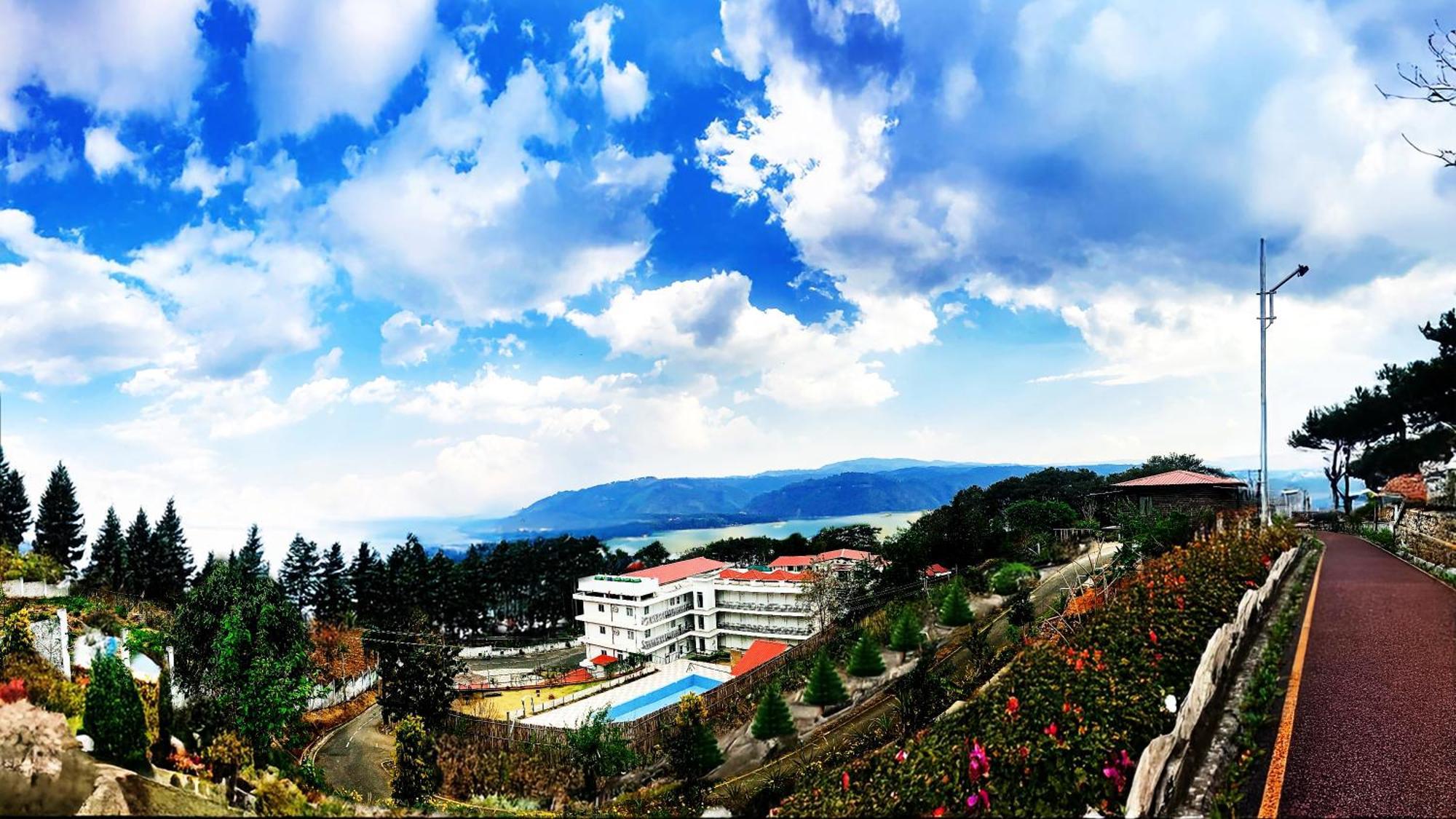 La Nicholas Lake View By Summit Hotels Shillong Buitenkant foto