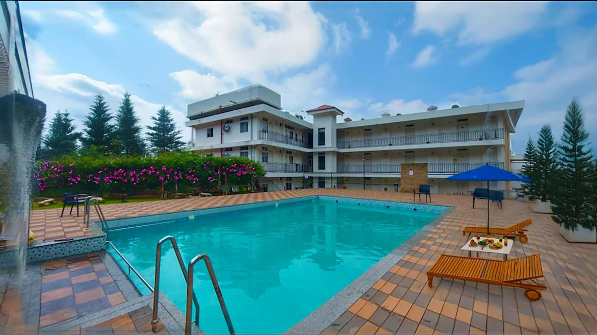 La Nicholas Lake View By Summit Hotels Shillong Buitenkant foto