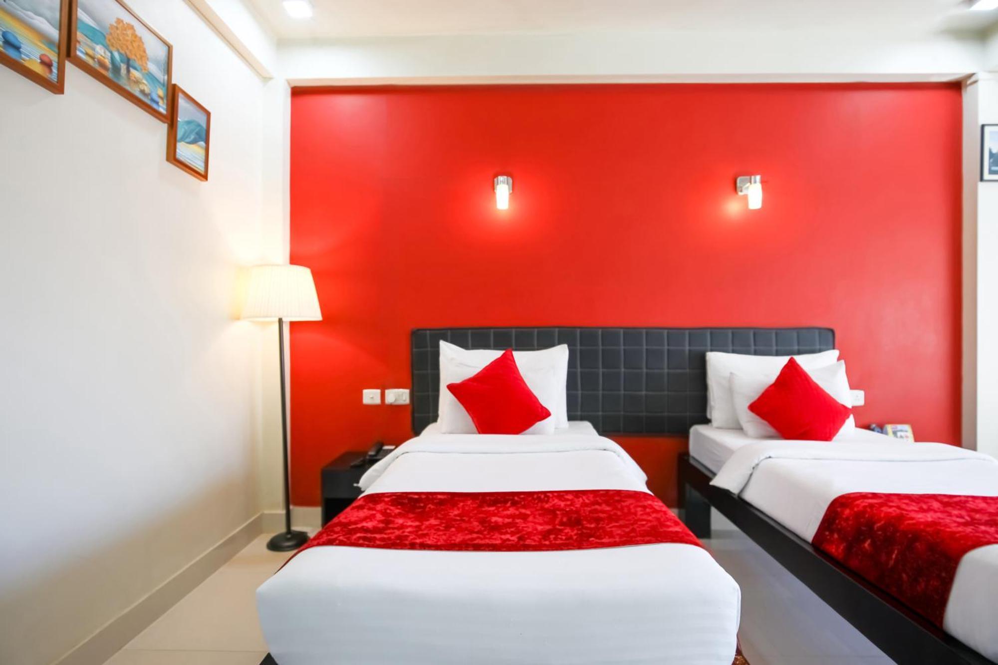 La Nicholas Lake View By Summit Hotels Shillong Kamer foto