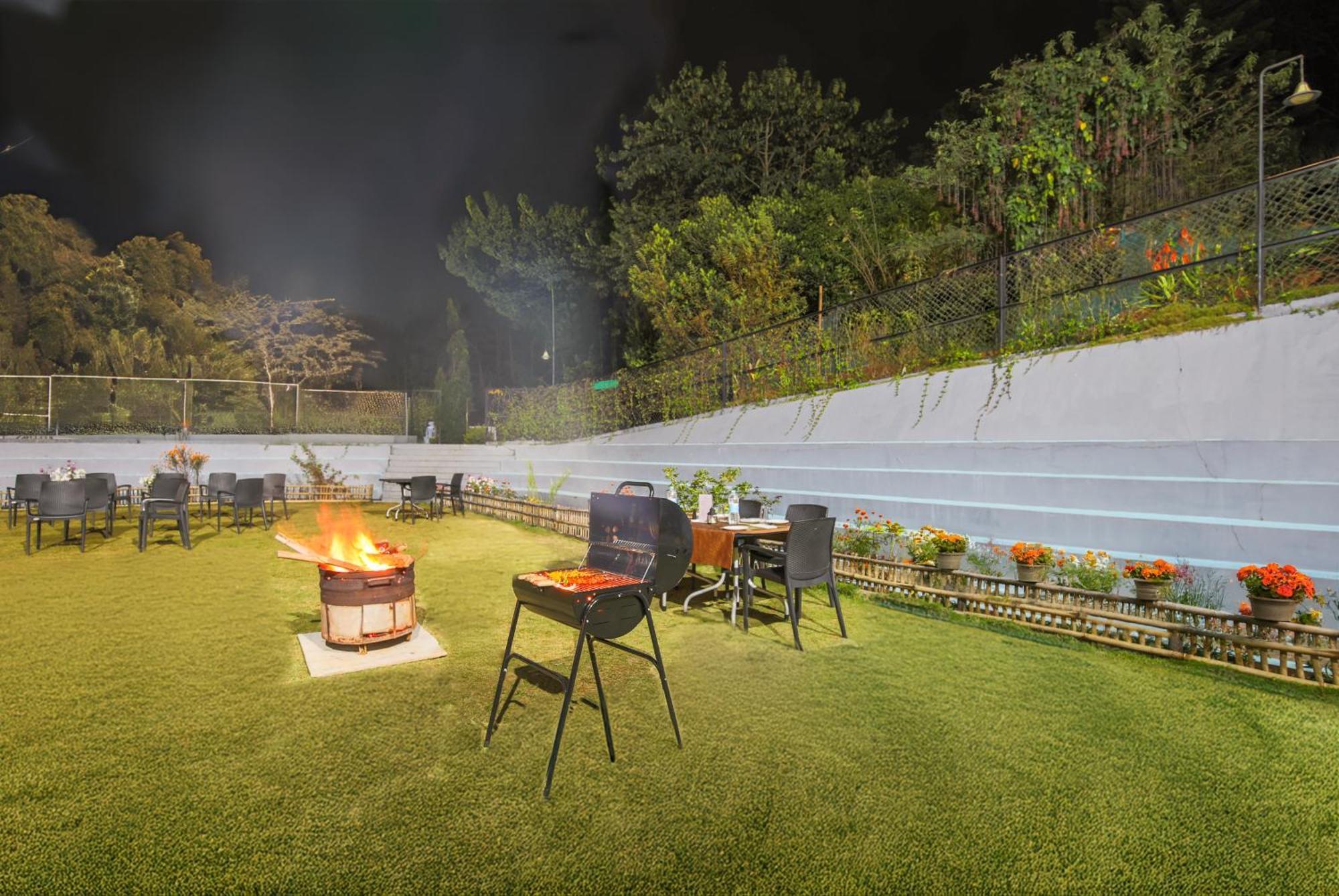 La Nicholas Lake View By Summit Hotels Shillong Buitenkant foto
