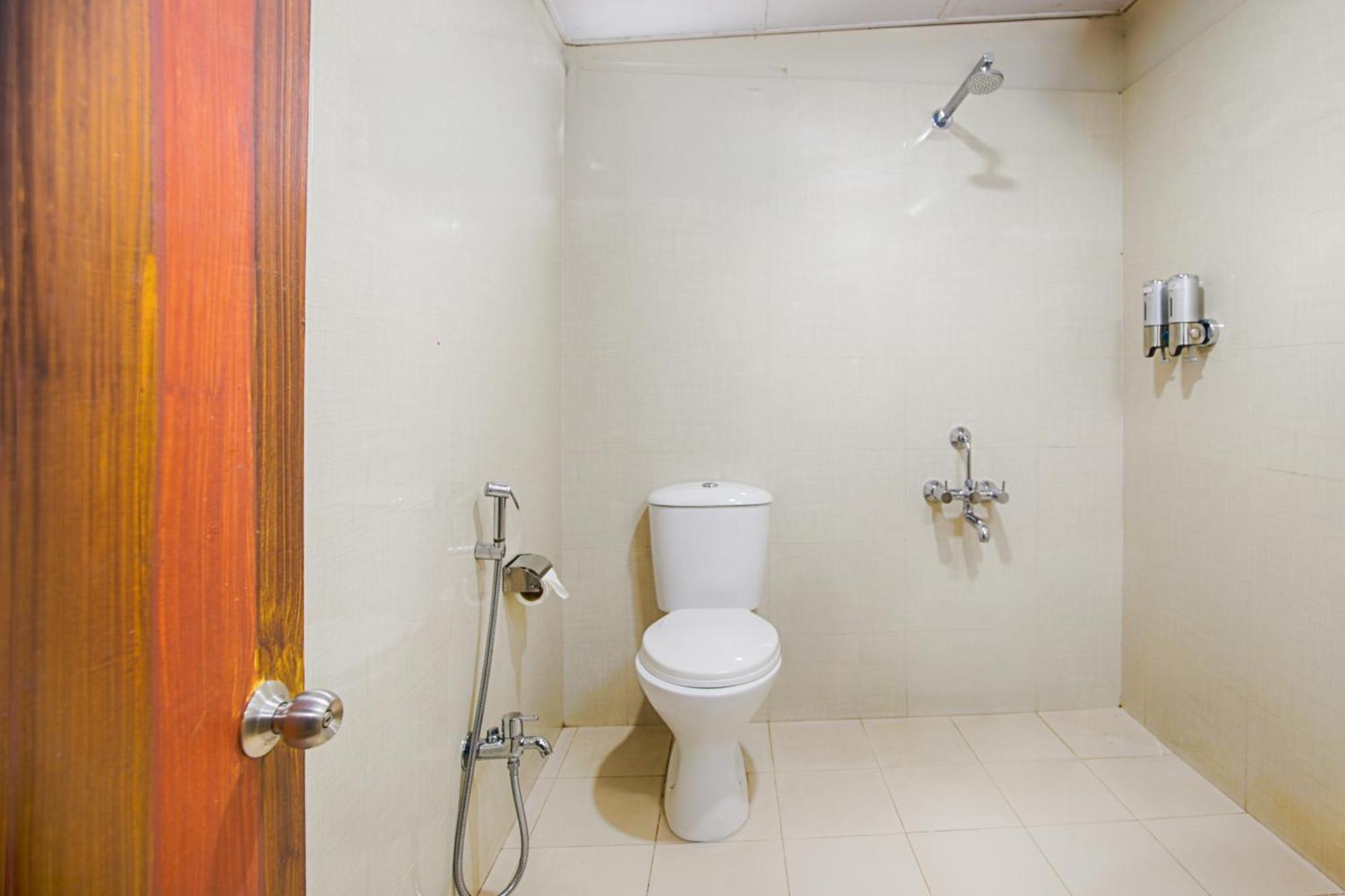 La Nicholas Lake View By Summit Hotels Shillong Kamer foto